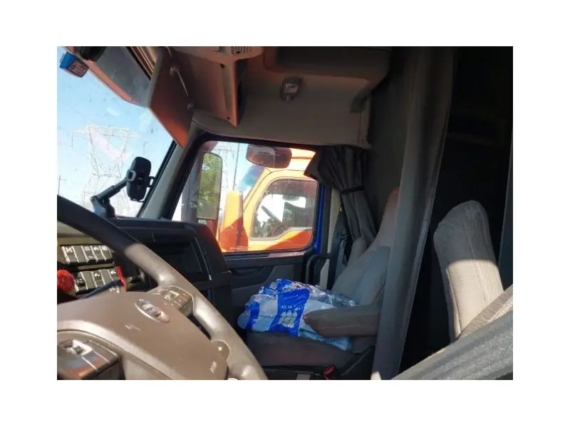 2021 VOLVO VNL64T760