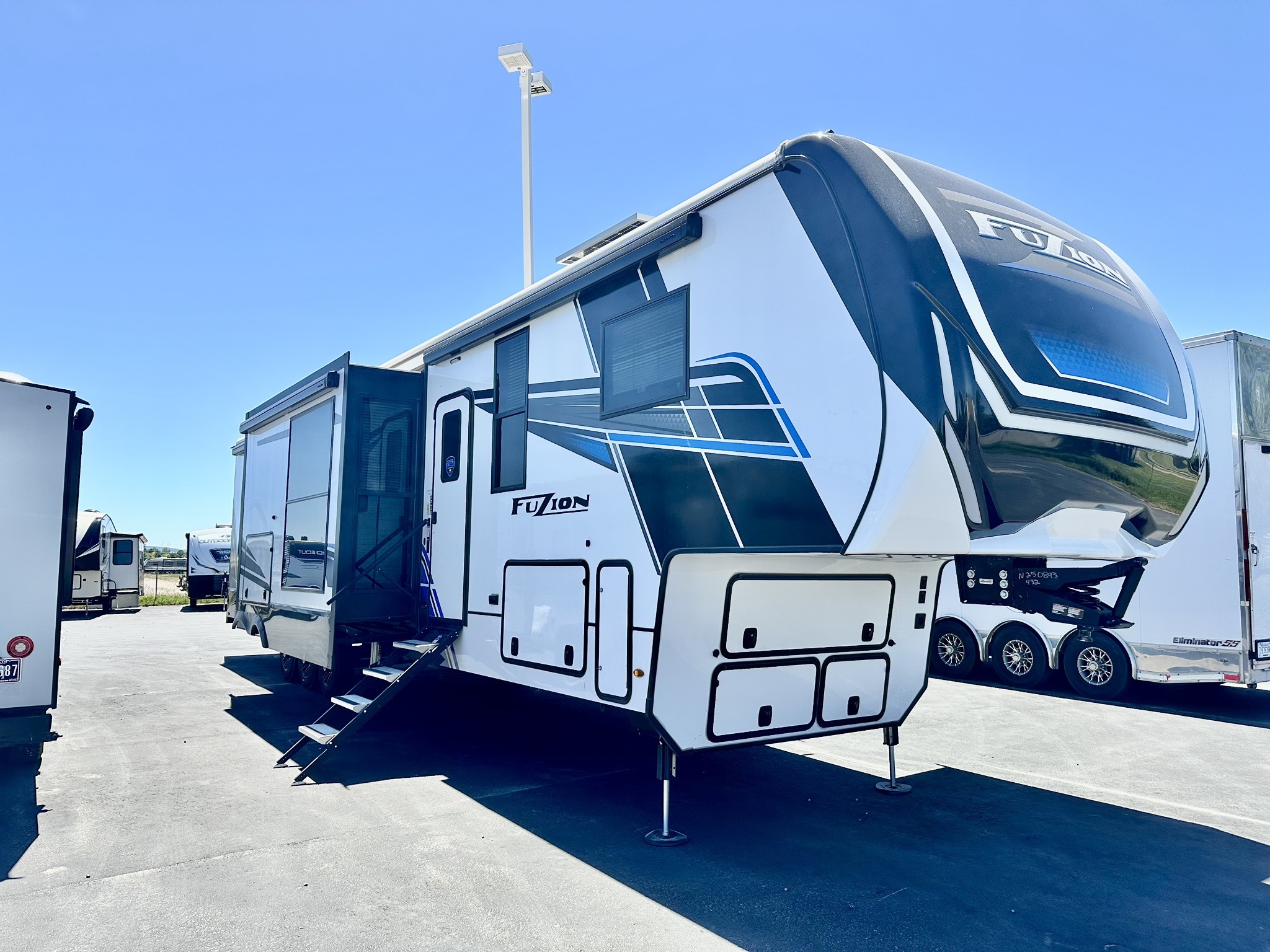 2025 Keystone FUZION 432 RV