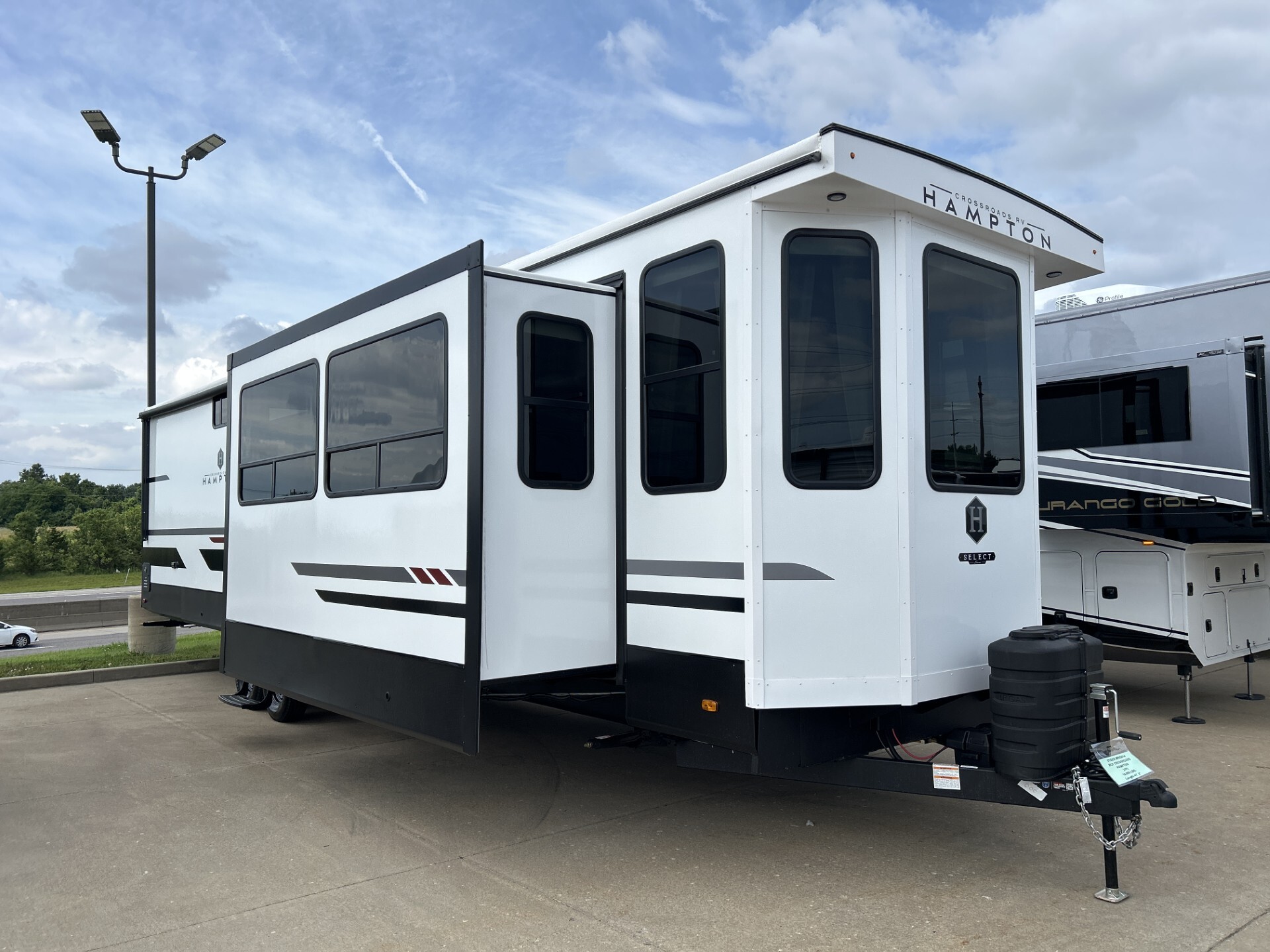 2027 Crossroads Rv Hampton 37FL in o'fallon MO