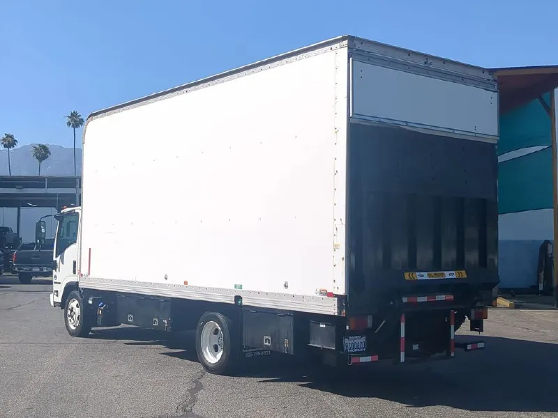 2017 ISUZU NRR