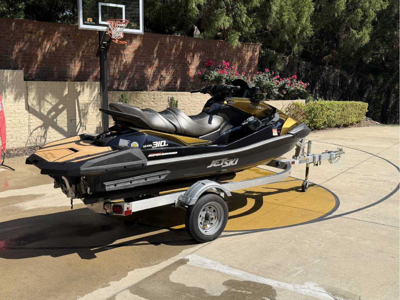 A photo of this 2023 Kawasaki JET SKI ULTRA 310 LX