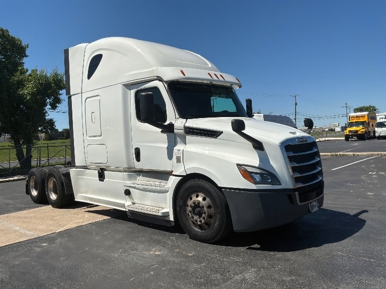 2020 FREIGHTLINER CASCADIA 126 in York, PA