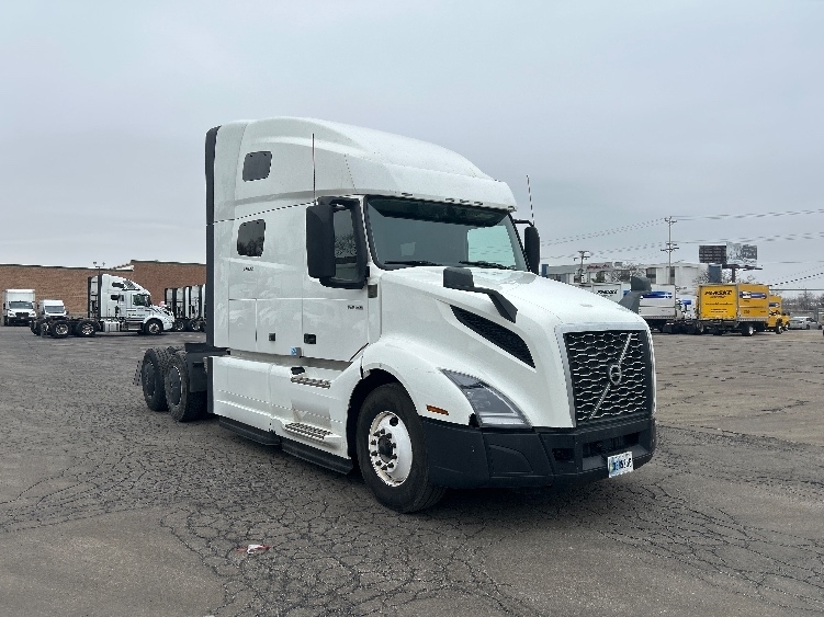 2023 VOLVO VNL64760 in La Porte, IN