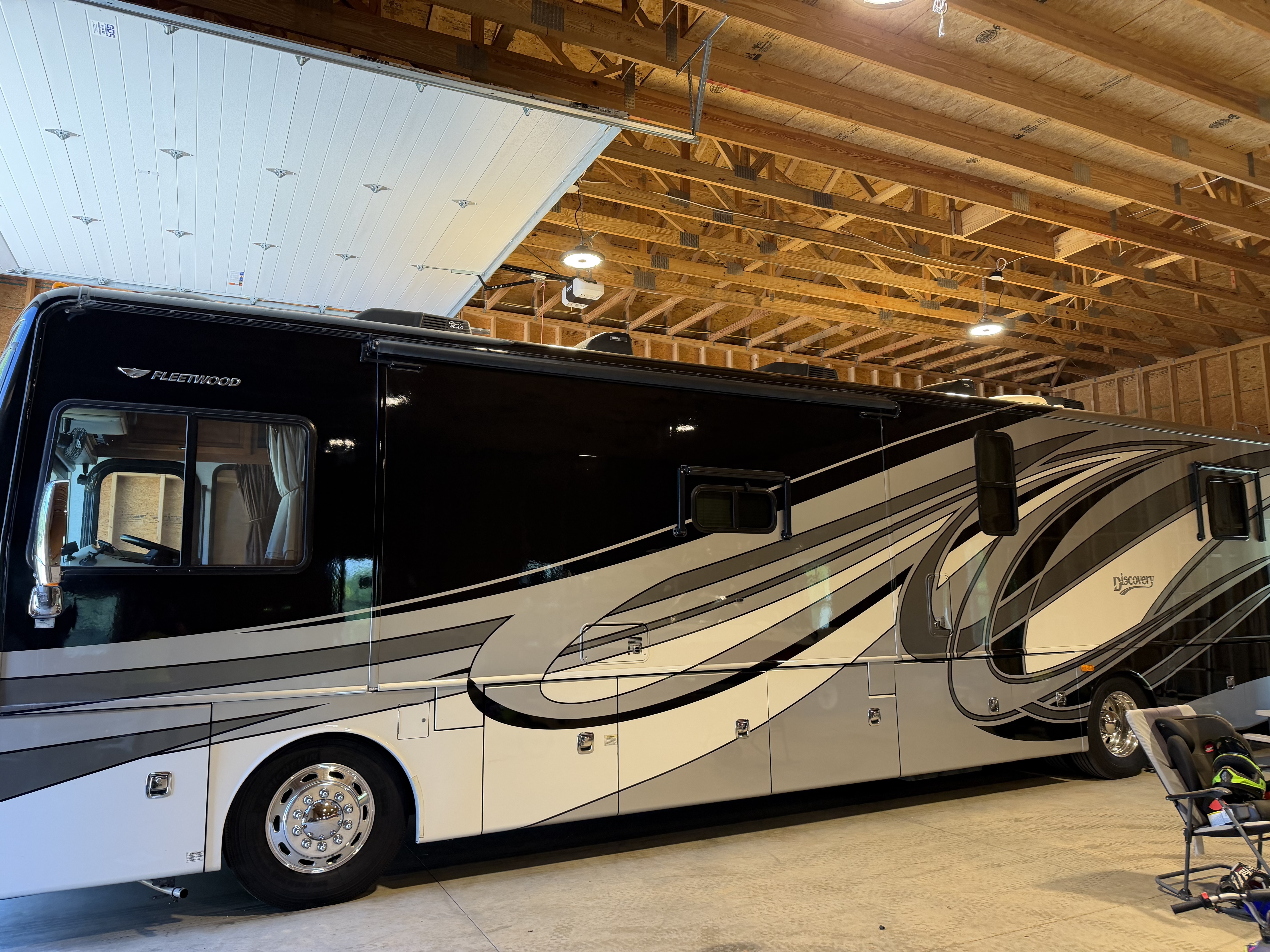 2012 Fleetwood DISCOVERY 40G RV