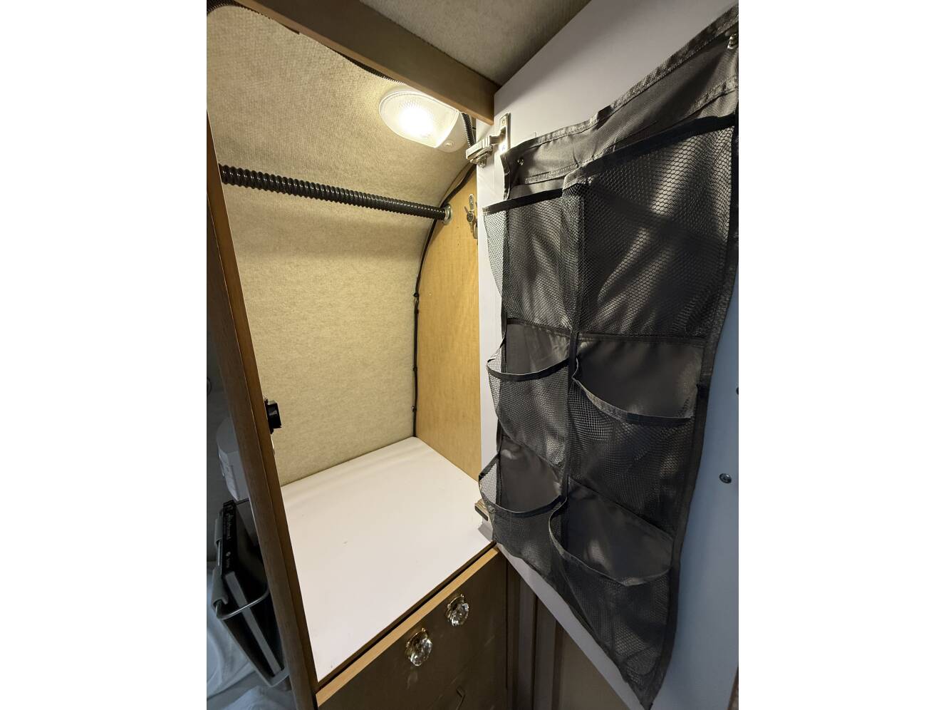 A photo of this 2013 Airstream FLYING CLOUD 23FB QUEEN