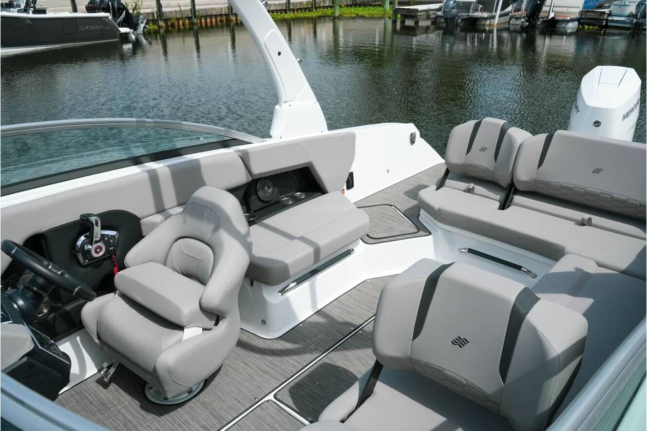 A photo of this 2026 Four Winns H6 OB
