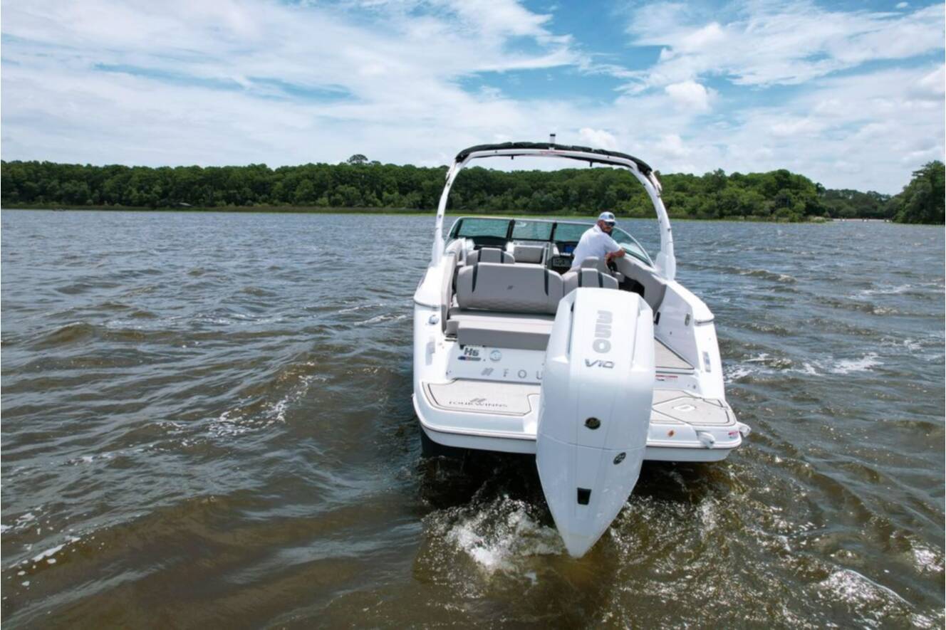 A photo of this 2026 Four Winns H6 OB