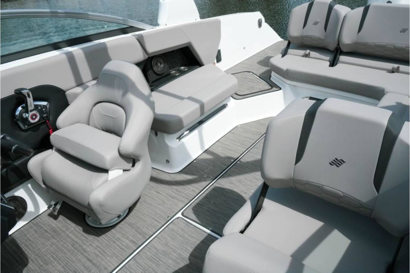 A photo of this 2026 Four Winns H6 OB