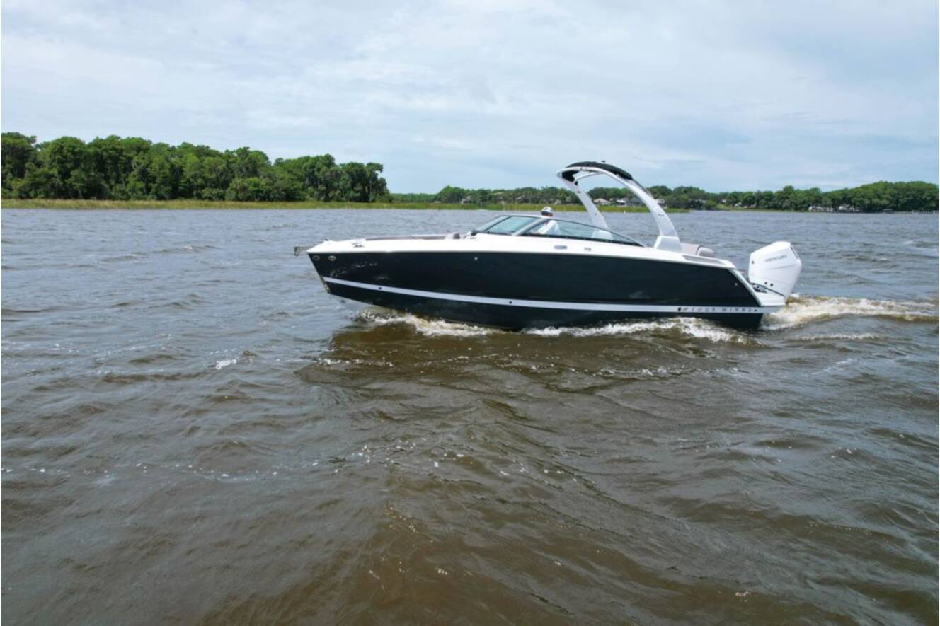 A photo of this 2026 Four Winns H6 OB