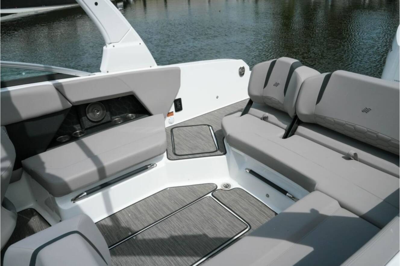 A photo of this 2026 Four Winns H6 OB