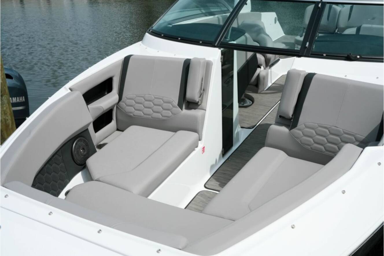 A photo of this 2026 Four Winns H6 OB