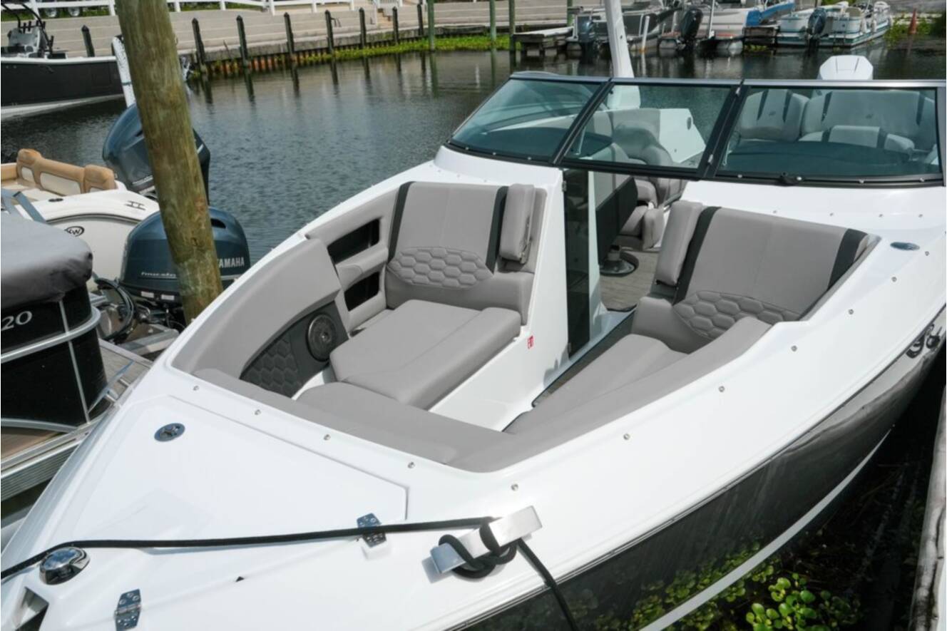 A photo of this 2026 Four Winns H6 OB