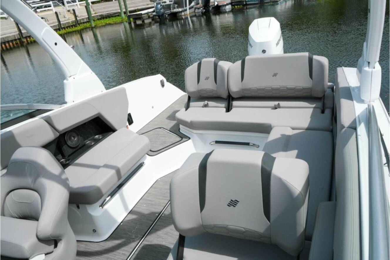 A photo of this 2026 Four Winns H6 OB