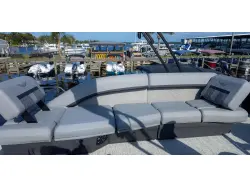 2026 Bennington 24 M STERN LOUNGE