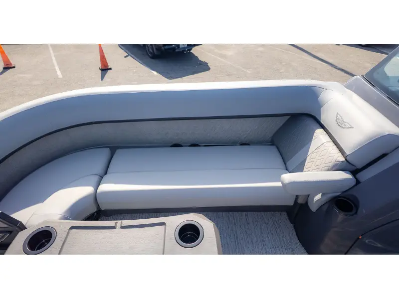 2026 Bennington 24 M STERN LOUNGE