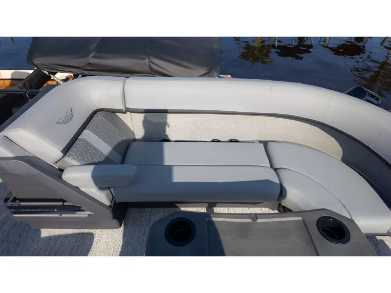 2026 Bennington 24 M STERN LOUNGE