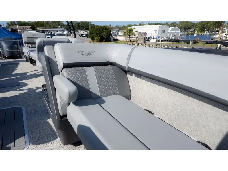 2026 Bennington 24 M STERN LOUNGE