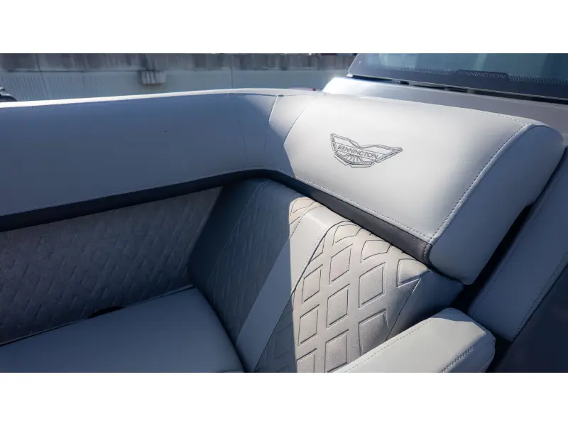 2026 Bennington 24 M STERN LOUNGE
