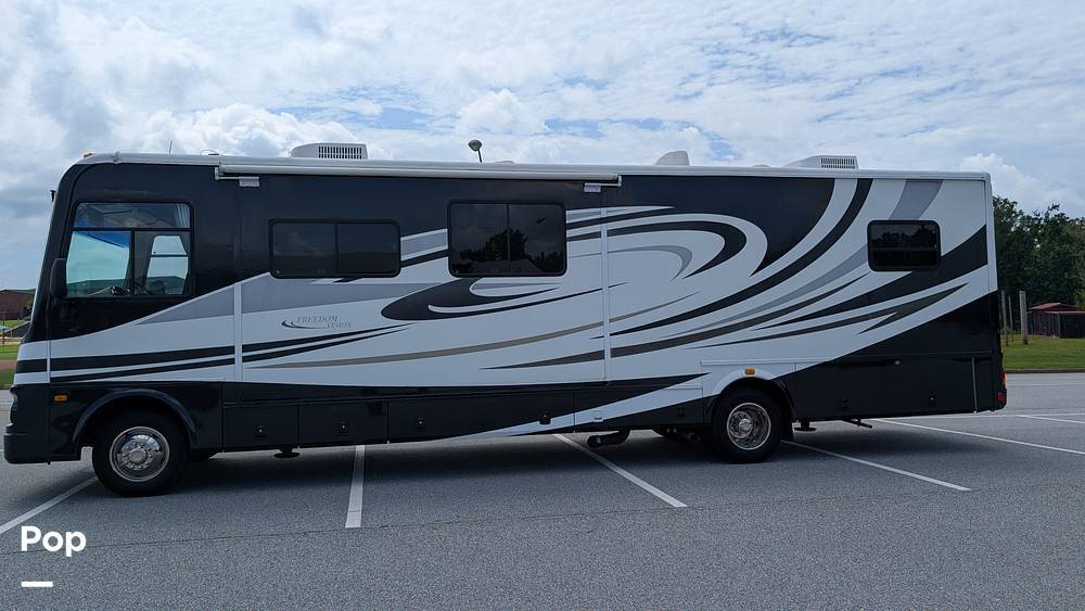 2009 Coachmen Freedom Vision 3540DS in winder GA
