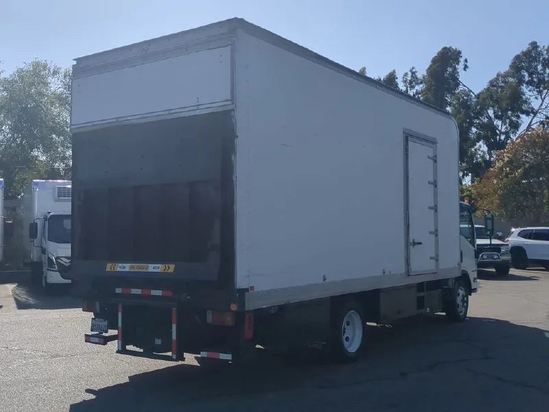 2017 ISUZU NRR