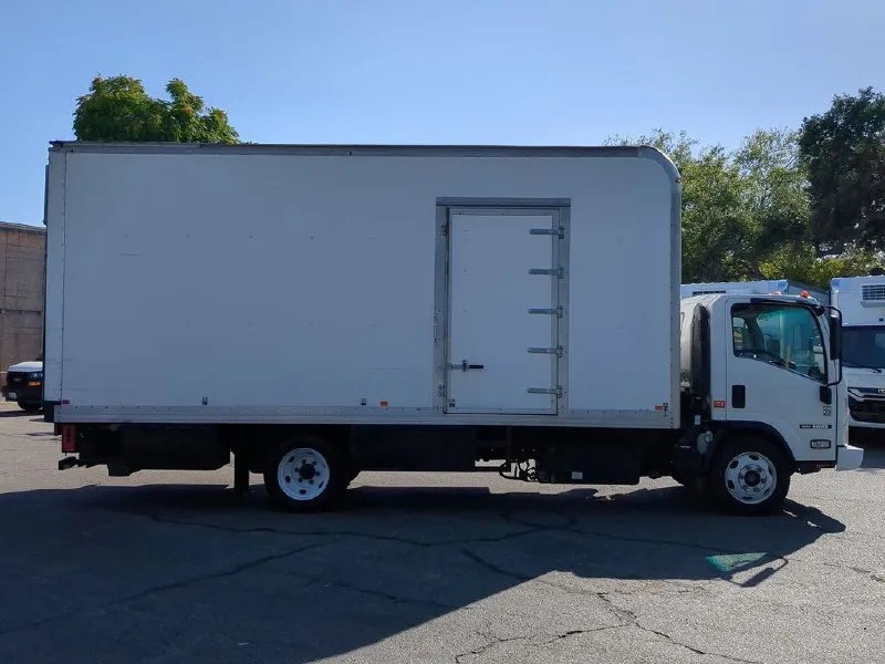 2017 ISUZU NRR