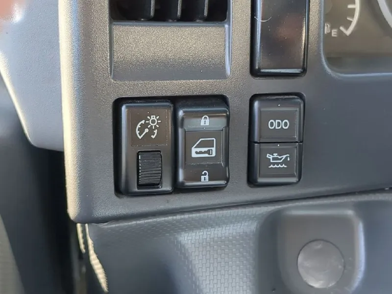 2017 ISUZU NRR