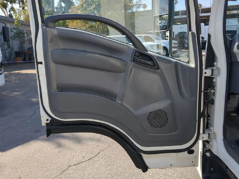 2017 ISUZU NRR