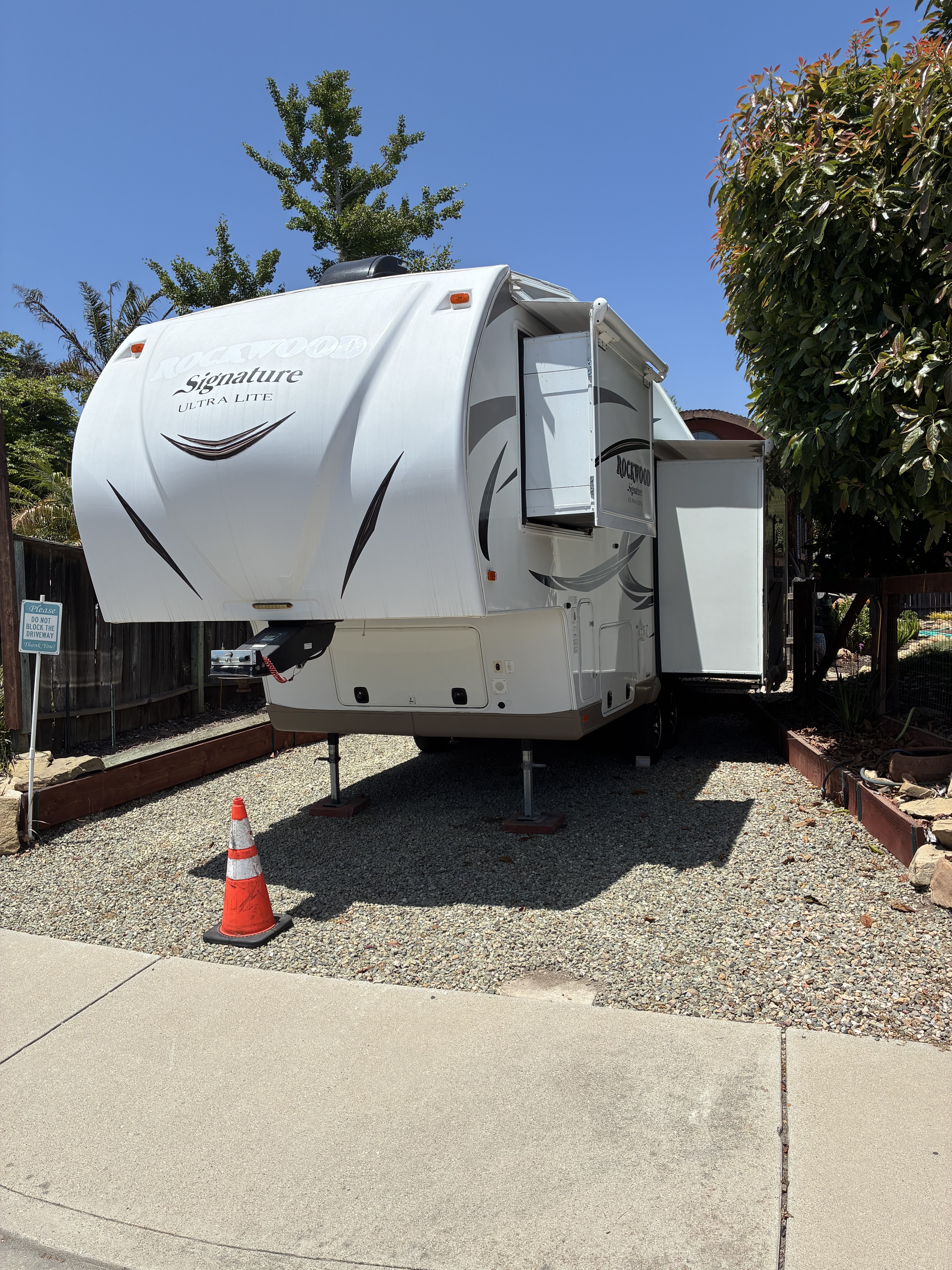 2017 Forest River ROCKWOOD SIGNATURE ULTRA LITE 8244WS in carpinteria CA