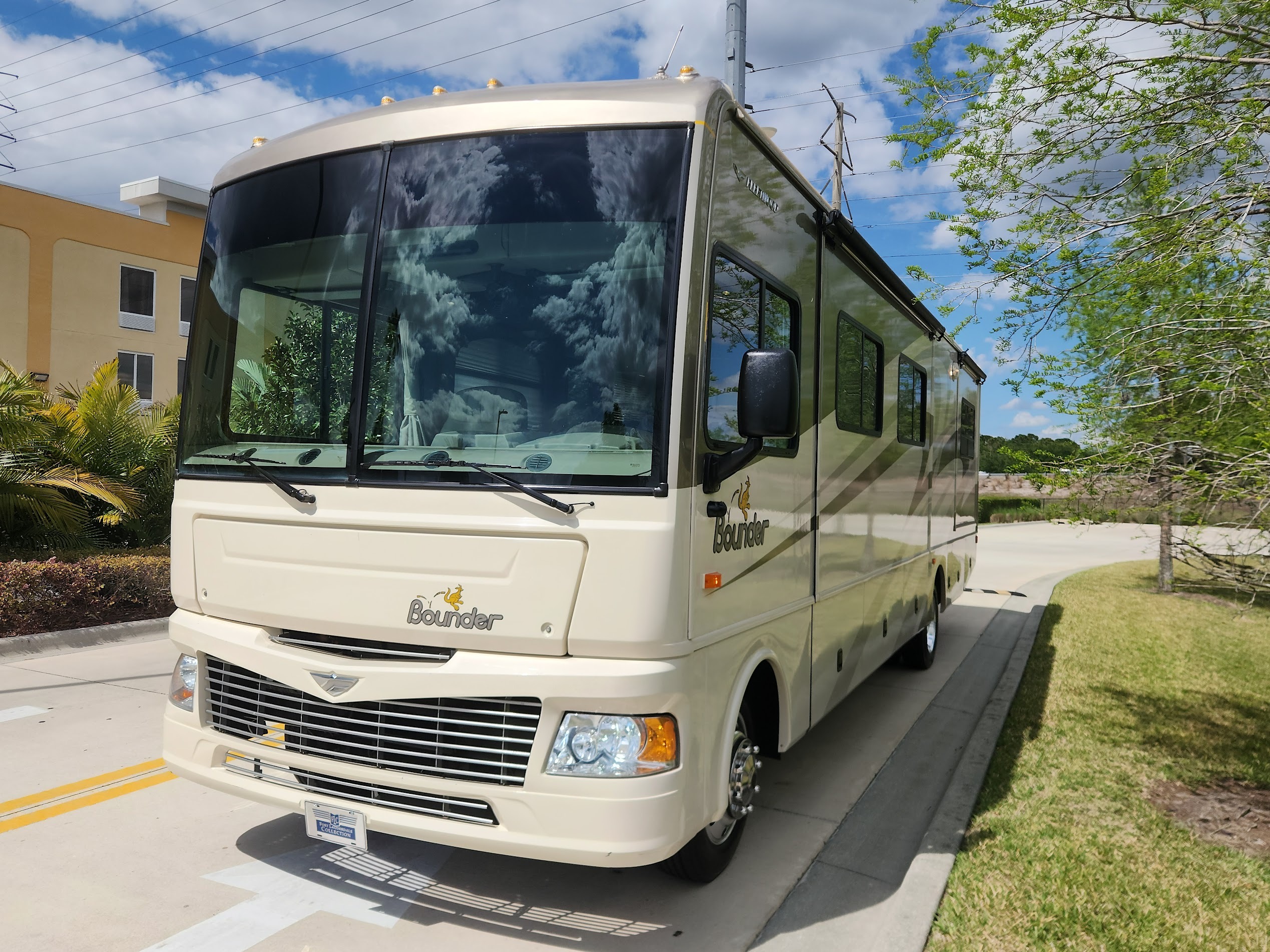 2008 Fleetwood BOUNDER 34G in orlando FL