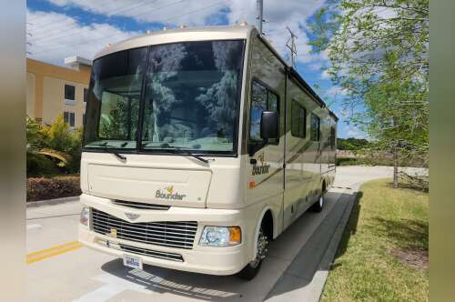 2008 Fleetwood BOUNDER 34G in orlando FL