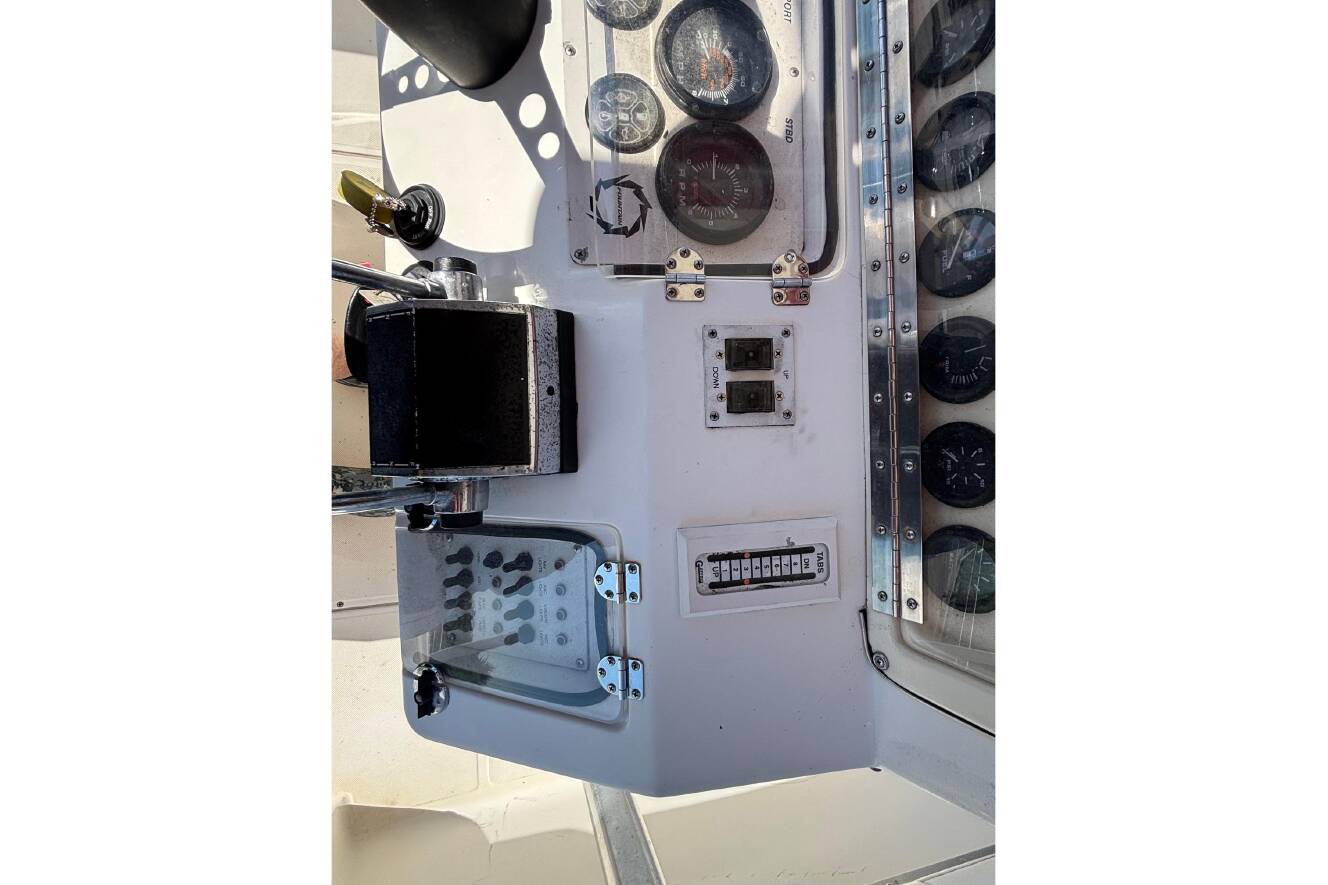 A photo of this 2000 Fountain 29 Sportfish CC