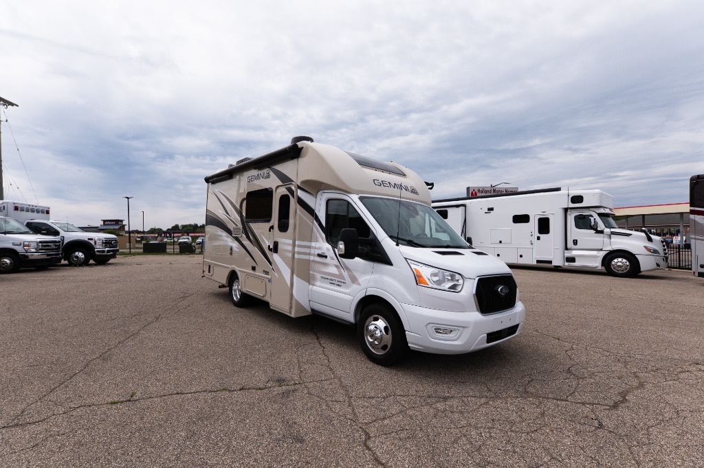 2022 Thor Motor Coach Gemini 23TW in holland MI