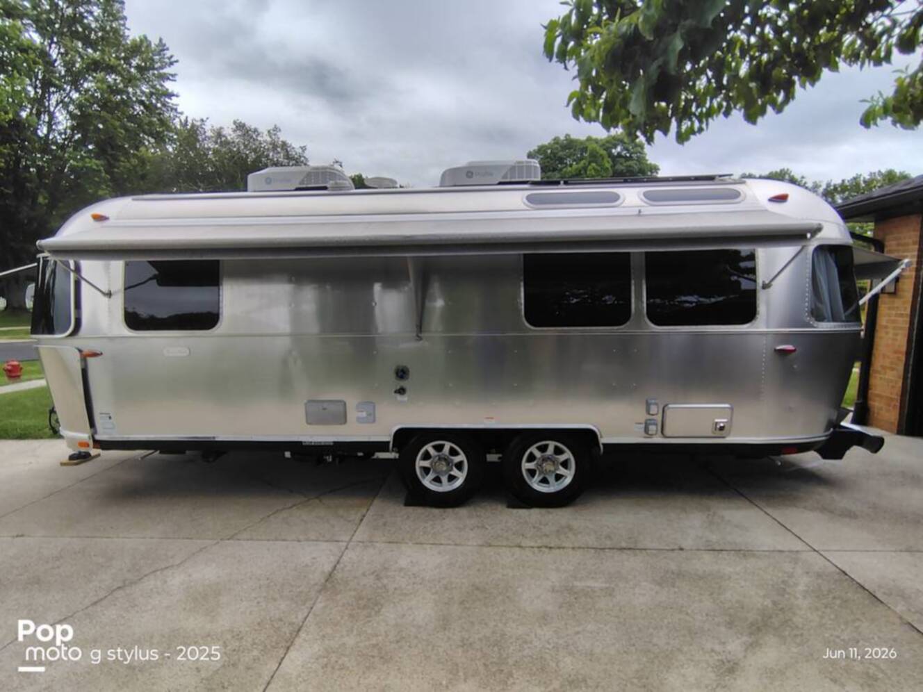 A photo of this 2024 Airstream Flying Cloud 25FB Queen