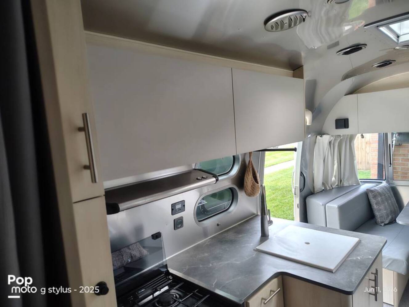 A photo of this 2024 Airstream Flying Cloud 25FB Queen