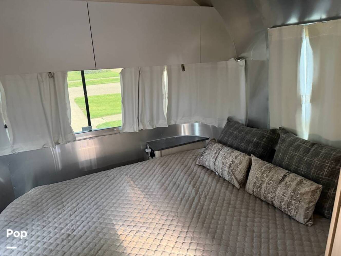 A photo of this 2024 Airstream Flying Cloud 25FB Queen