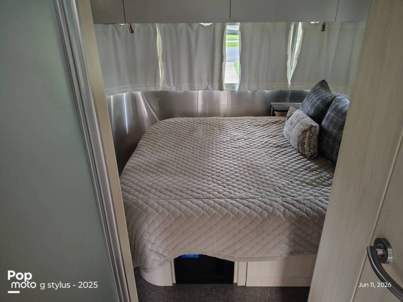 A photo of this 2024 Airstream Flying Cloud 25FB Queen
