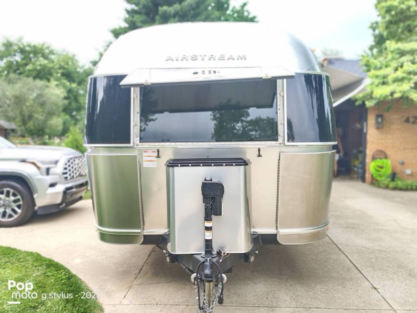 A photo of this 2024 Airstream Flying Cloud 25FB Queen