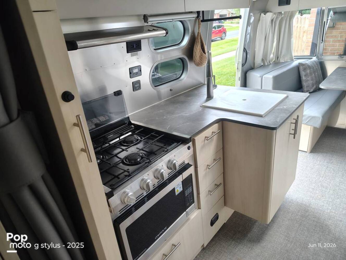 A photo of this 2024 Airstream Flying Cloud 25FB Queen