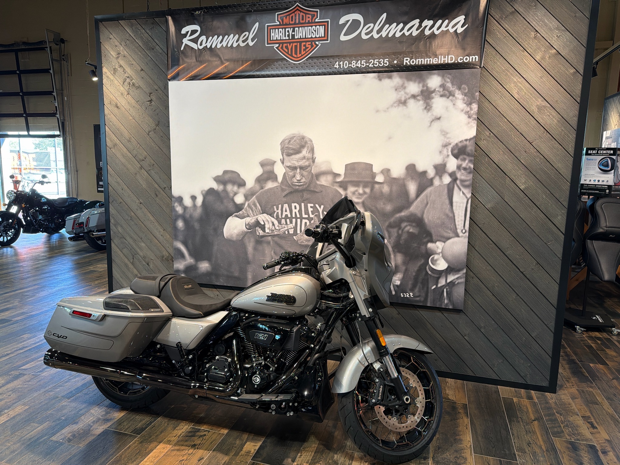 Silver Cvo Street Glide For Sale Near 34997 - Harley-Davidson