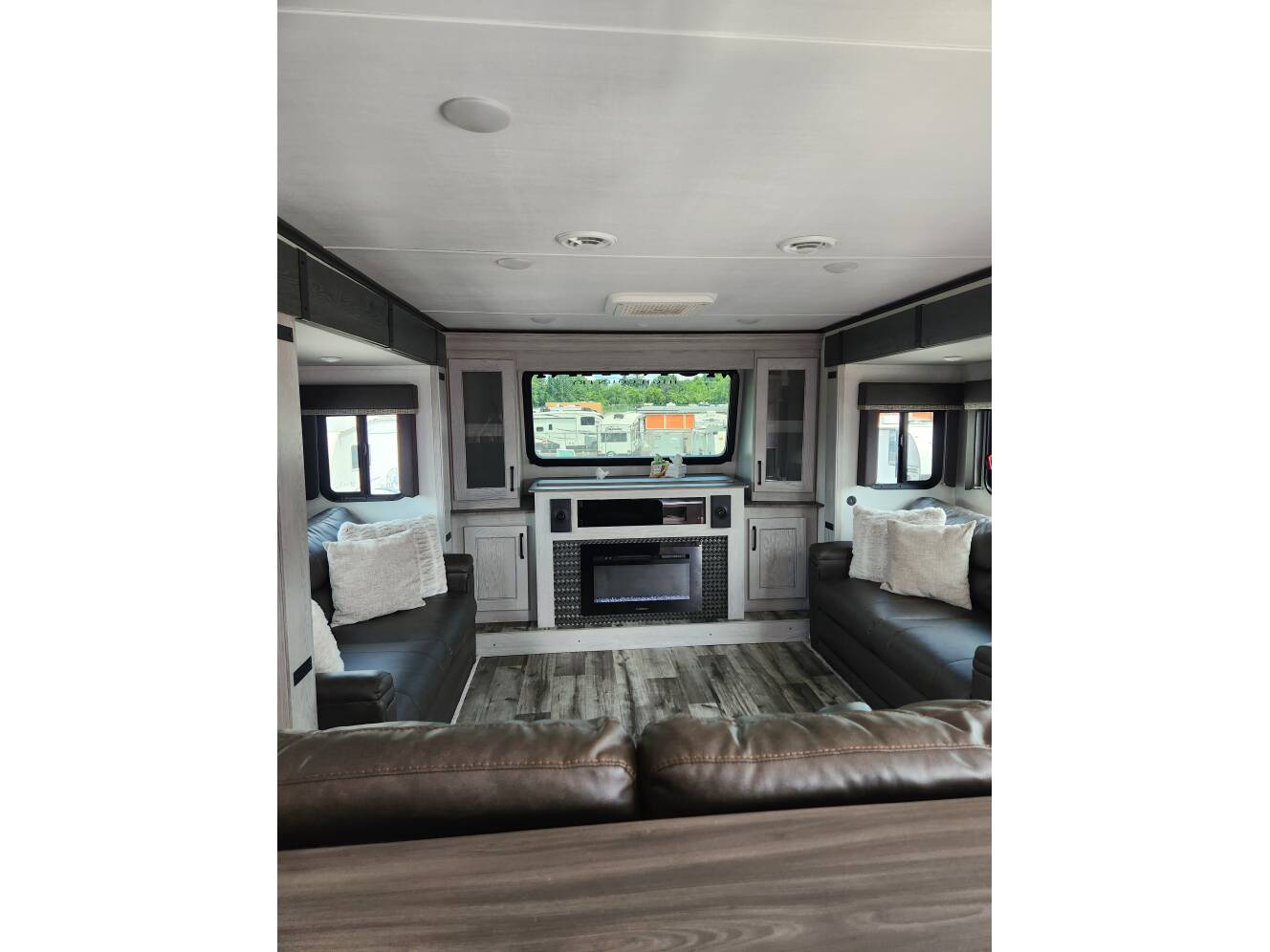 A photo of this 2023 Keystone MONTANA HIGH COUNTRY 377FL