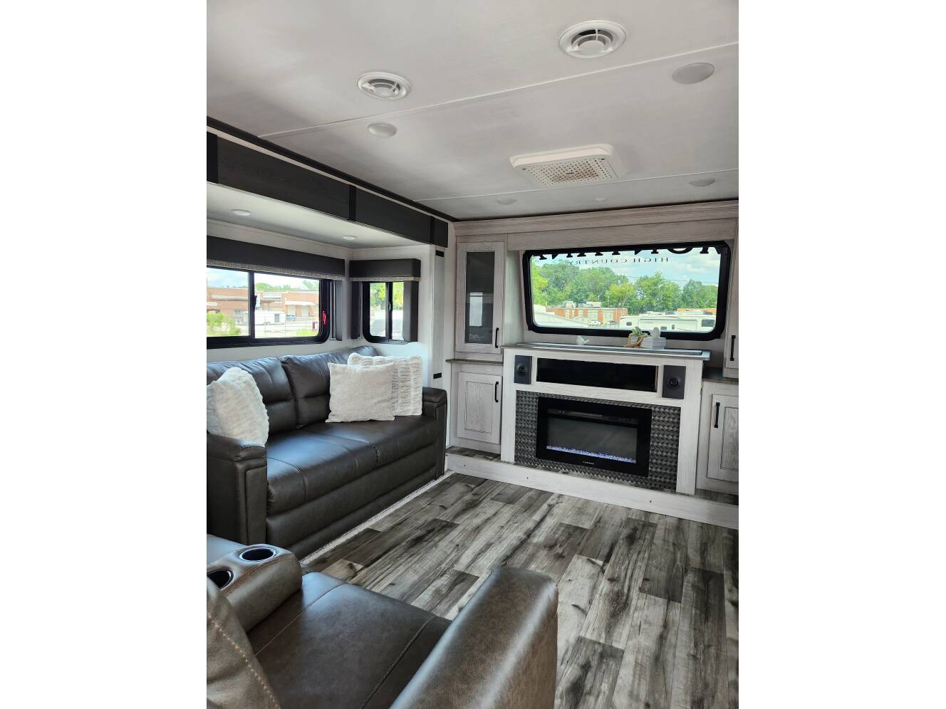 A photo of this 2023 Keystone MONTANA HIGH COUNTRY 377FL