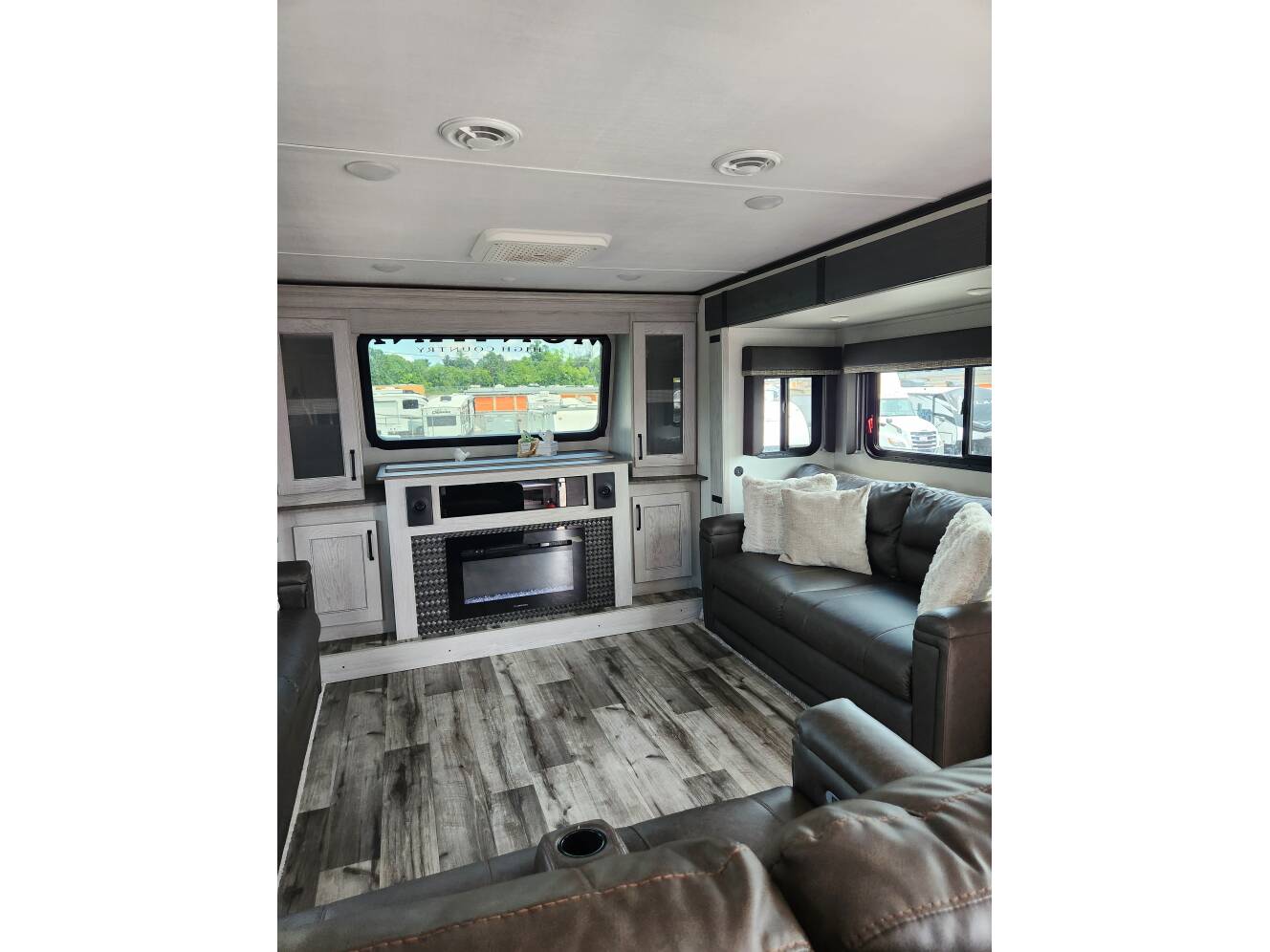 A photo of this 2023 Keystone MONTANA HIGH COUNTRY 377FL