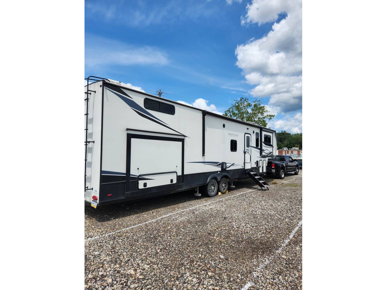 A photo of this 2023 Keystone MONTANA HIGH COUNTRY 377FL
