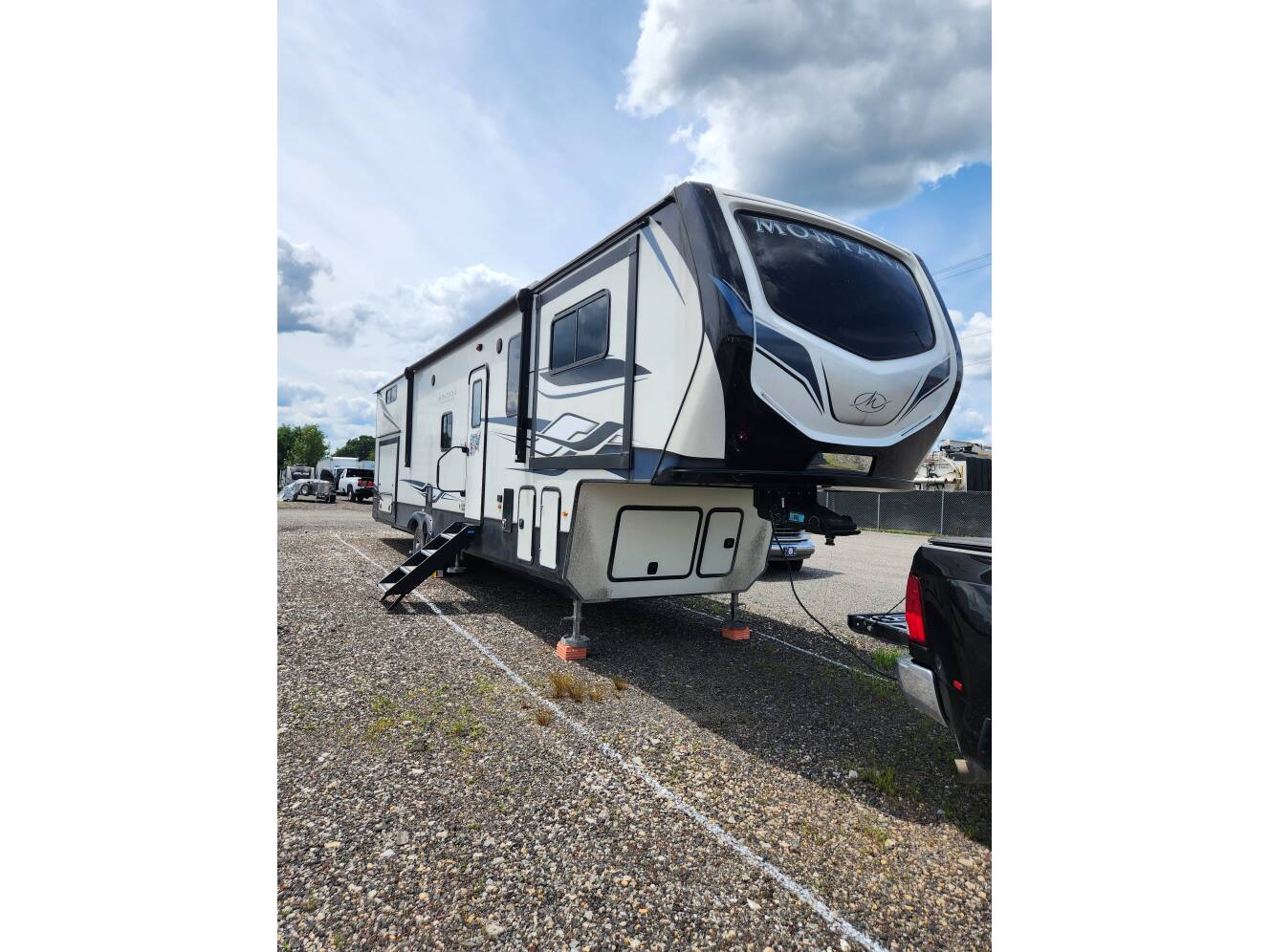 A photo of this 2023 Keystone MONTANA HIGH COUNTRY 377FL