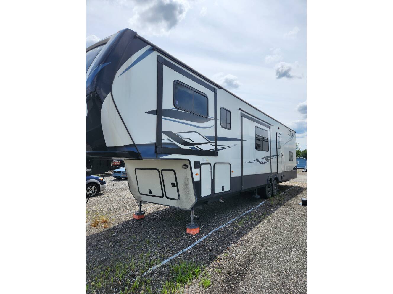 A photo of this 2023 Keystone MONTANA HIGH COUNTRY 377FL