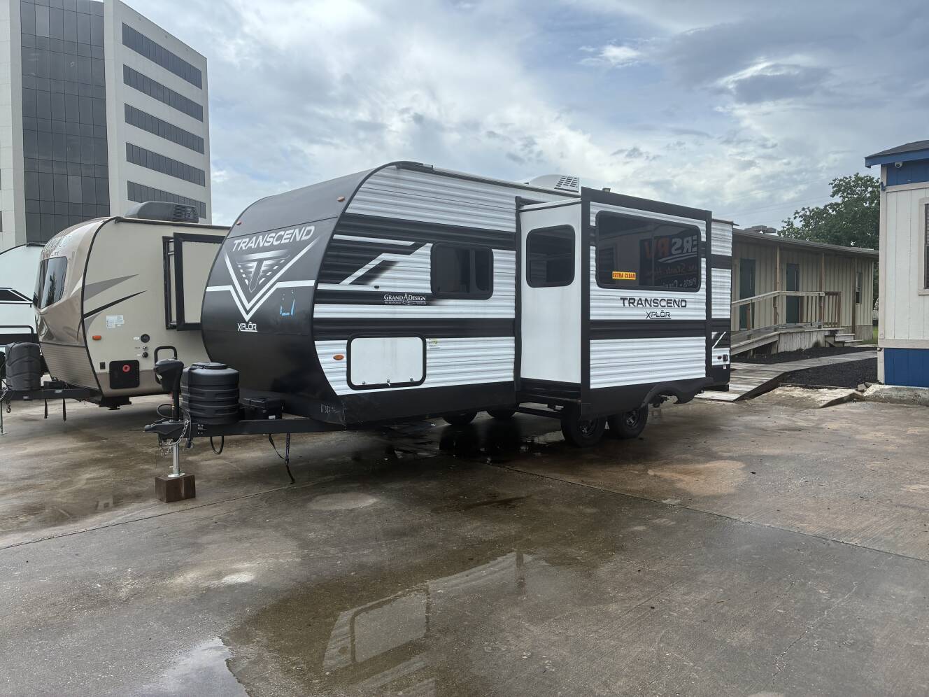 A photo of this 2025 Grand Design TRANSCEND XPLOR