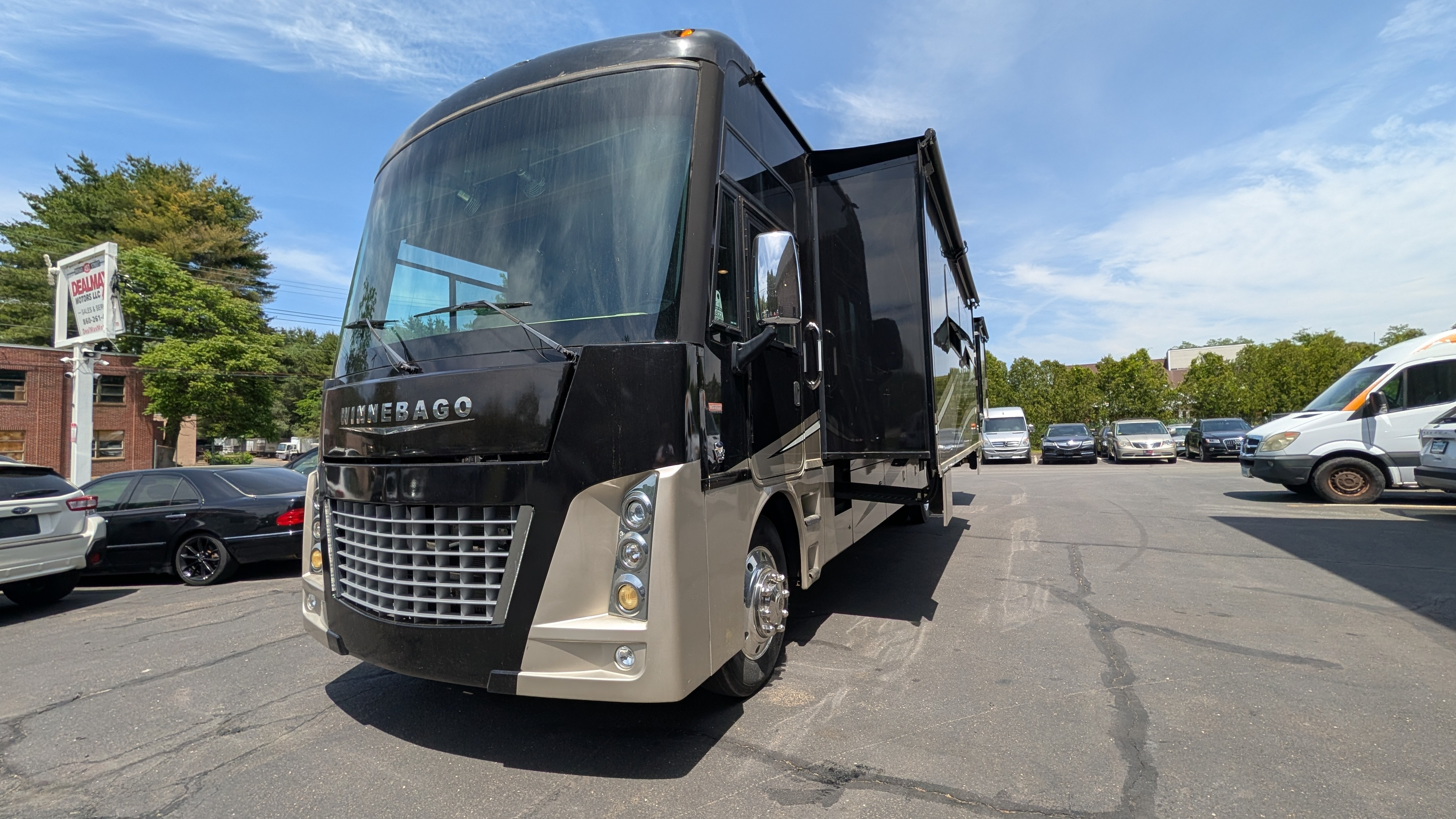 2014 Winnebago ADVENTURER 38Q RV