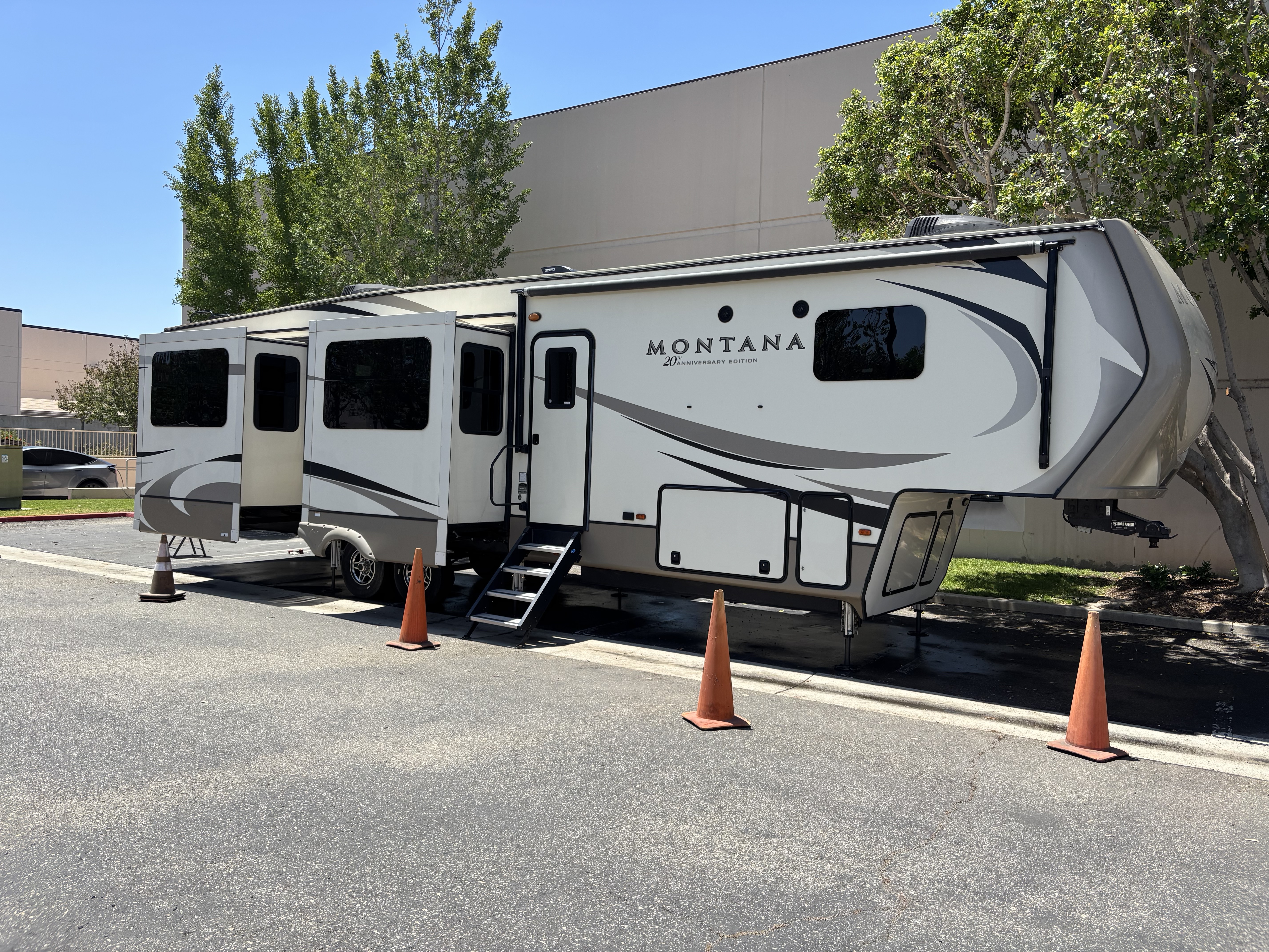 2019 Keystone MONTANA 3700LK RV