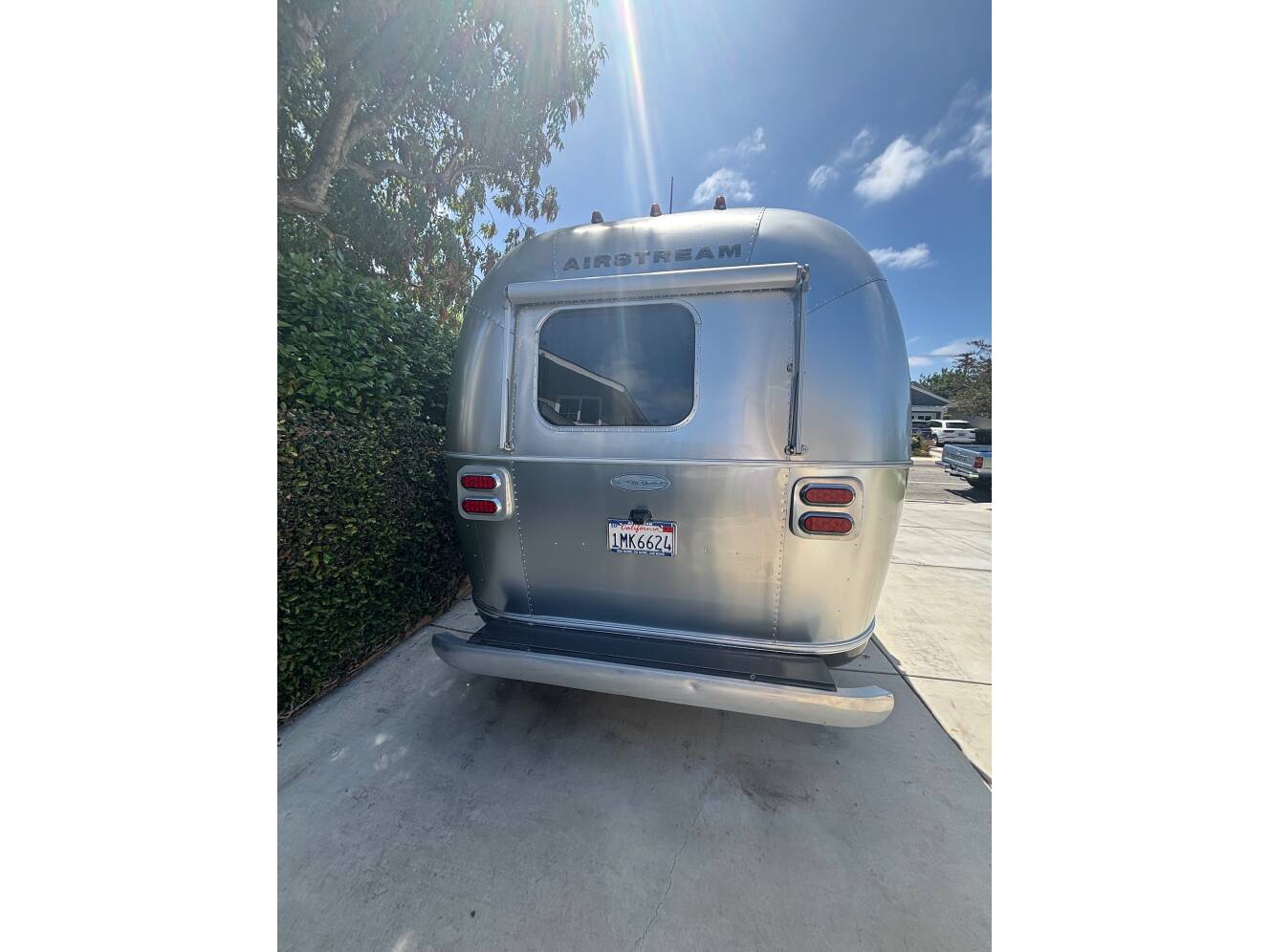 A photo of this 2015 Airstream FLYING CLOUD 23FB