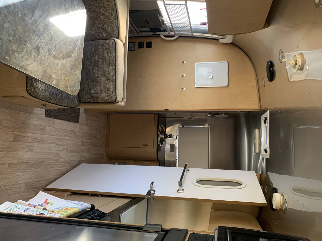A photo of this 2015 Airstream FLYING CLOUD 23FB